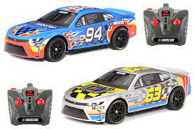 Adventure Force 1:24 Scale - NASCAR Remote Control Sports Car Race Set - Silver/Multicolor